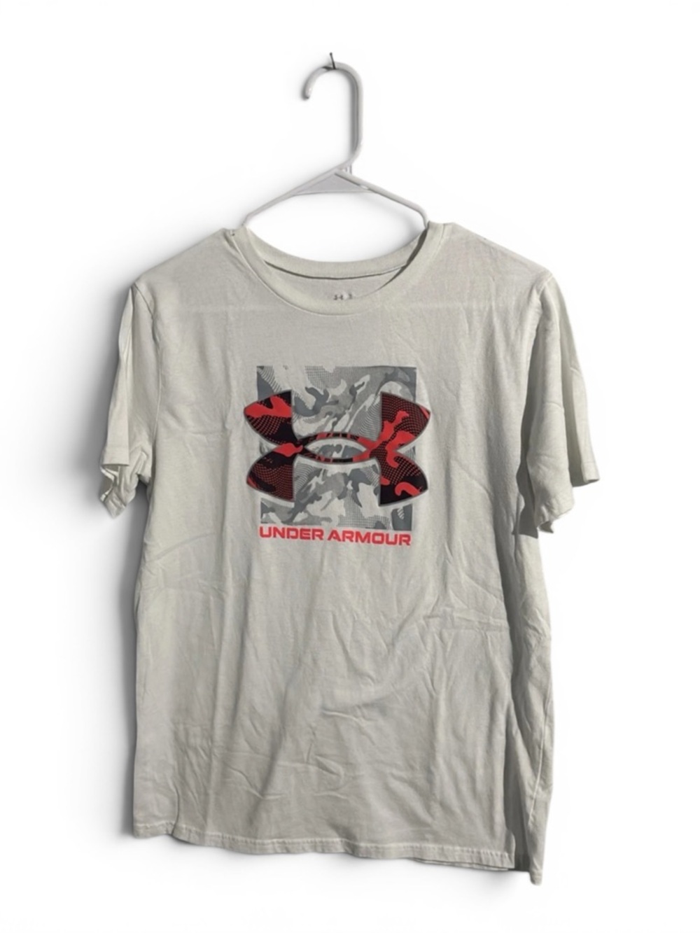 Under Armour Light Gray Short Sleeve Tee with Red Camo Logo